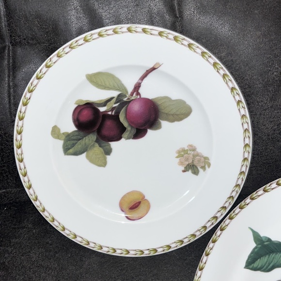 Set of 2 Queen’s Hookers Fruit Plates - Picture 2 of 7